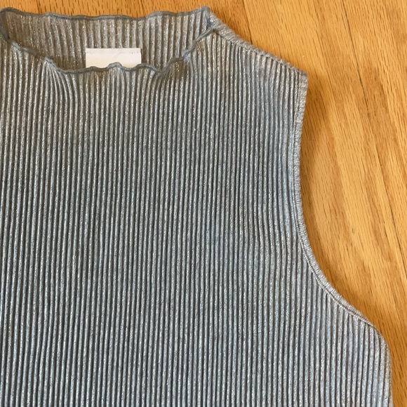 Top - Picture 4 of 4